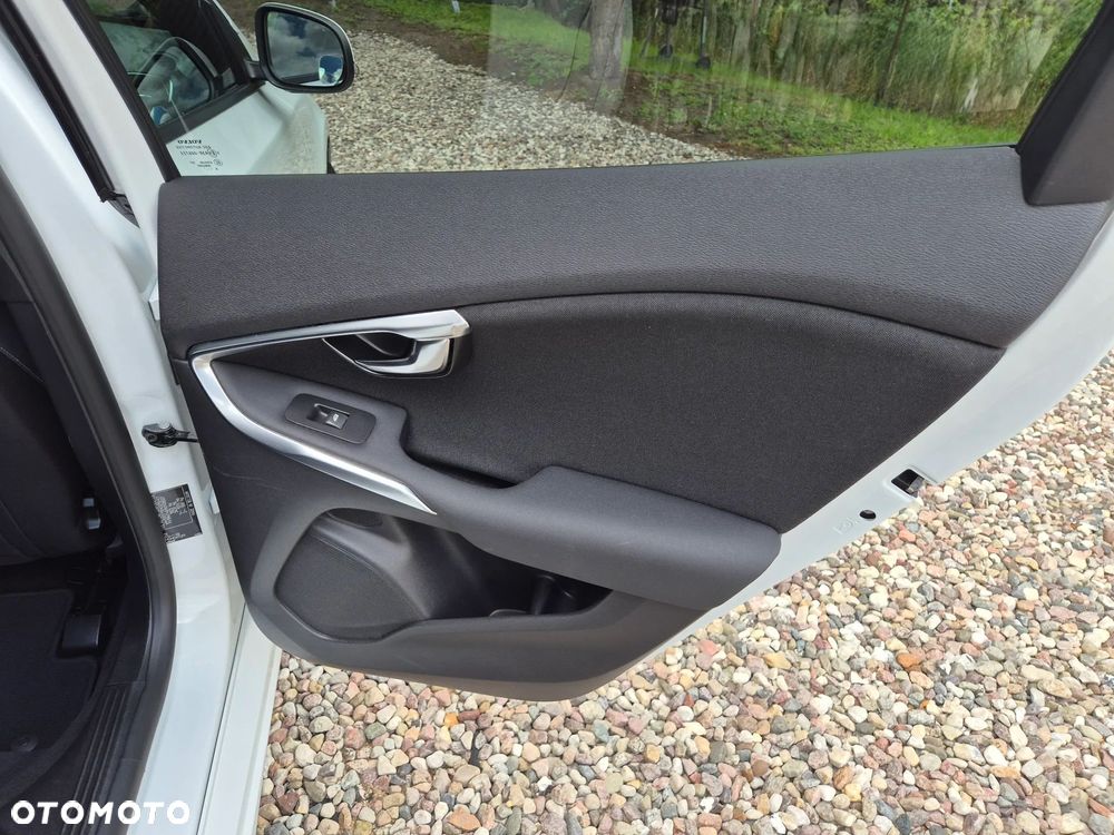 Volvo V40 D2 Drive-E R-Design Momentum - 10