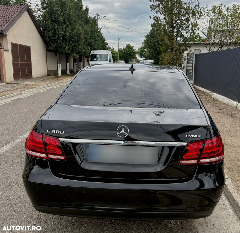 Mercedes-Benz E 300 BlueTEC HYBRID 7G-TRONIC Elegance - 4
