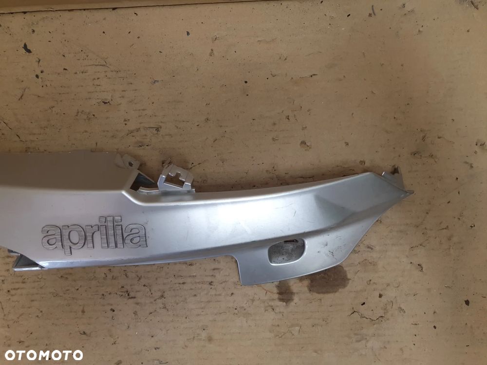 Aprilia Shiver 750 GT Prawy bok osłona prawa 890820 - 5