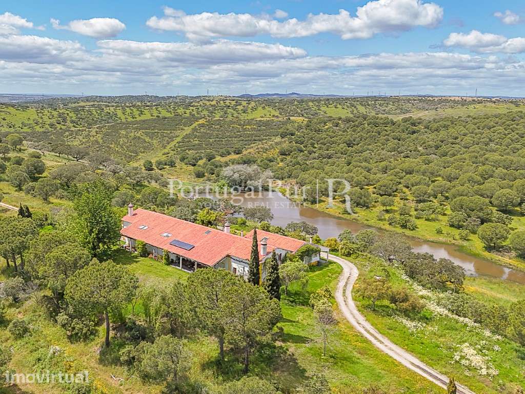 Herdade com 90 hectares e várias construções em Moura, Beja - Grande imagem: 2/51