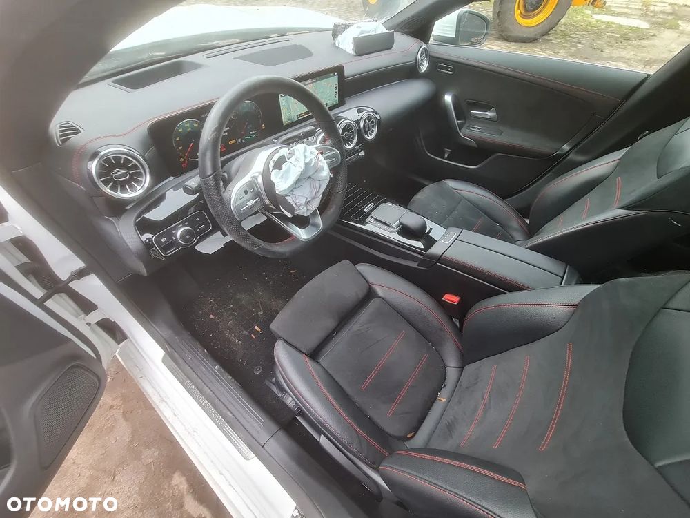 Mercedes-Benz CLA 250 e 8G-DCT AMG Line - 6