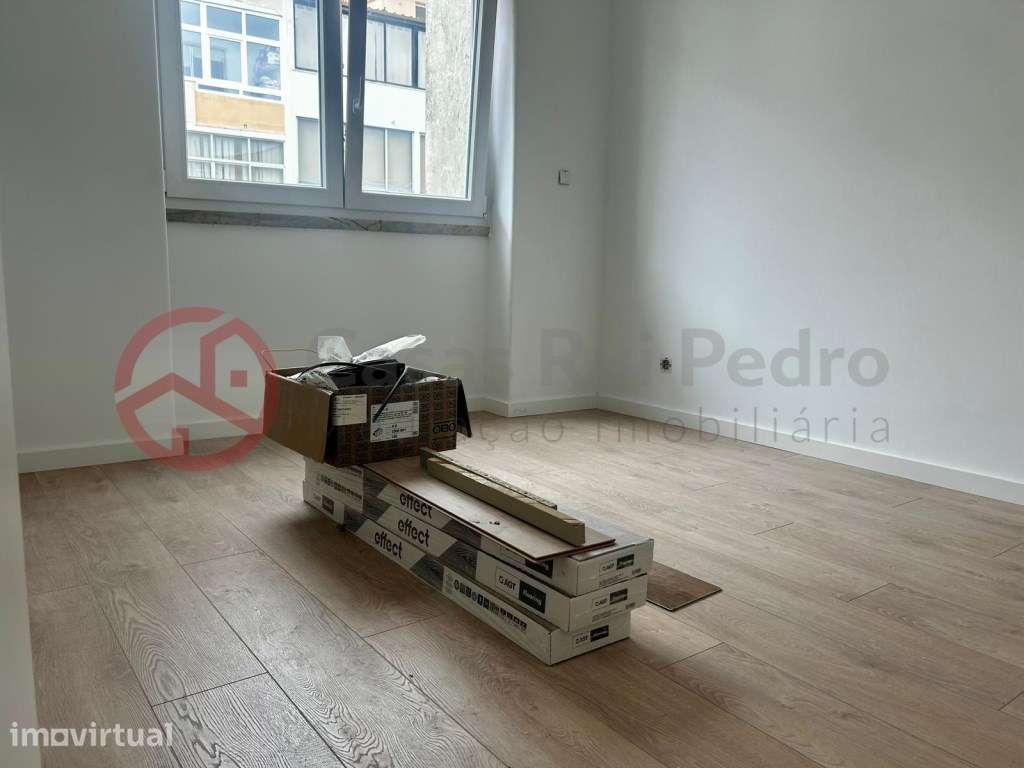 Apartamento T2 com sotão aproveitado, remodelado, na Reboleira, Ama... - Grande imagem: 5/15