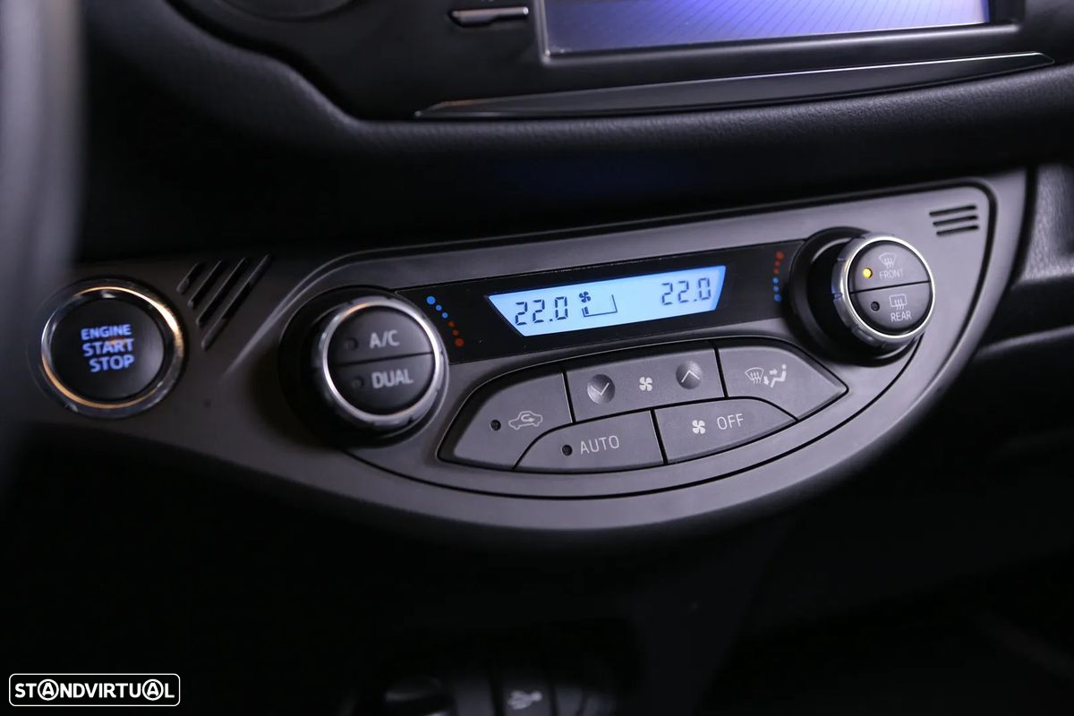 Toyota Yaris 1.0 VVT-i 20 Anos - 17