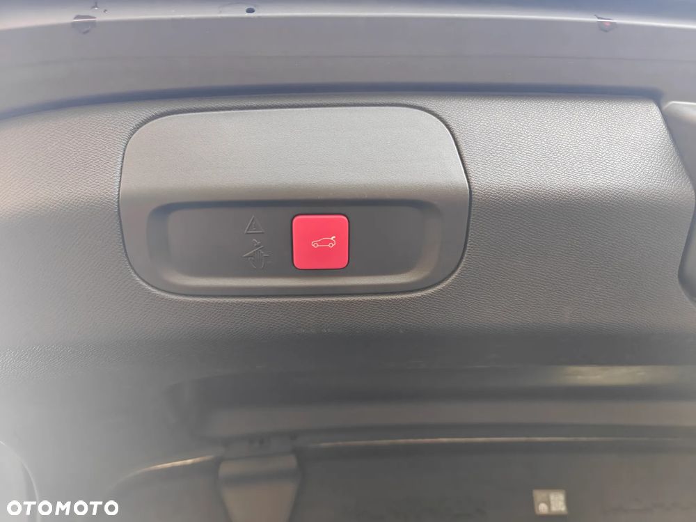 Peugeot 408 1.6 Plug-In Hybrid 180 GT EAT8 - 24