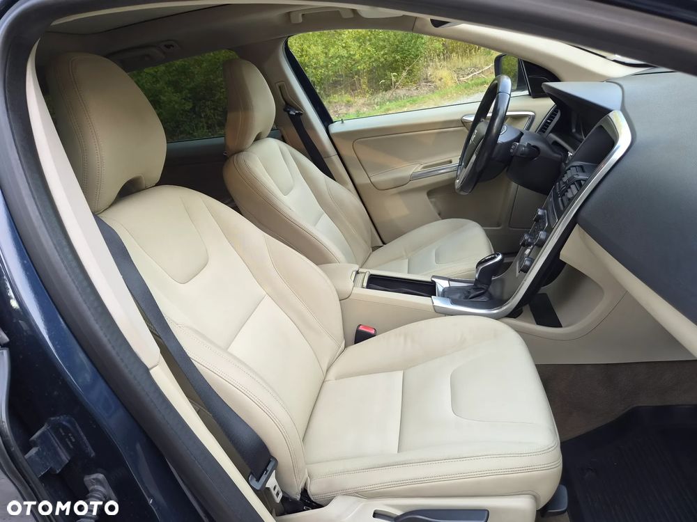 Volvo XC 60 2.4D AWD Momentum - 21