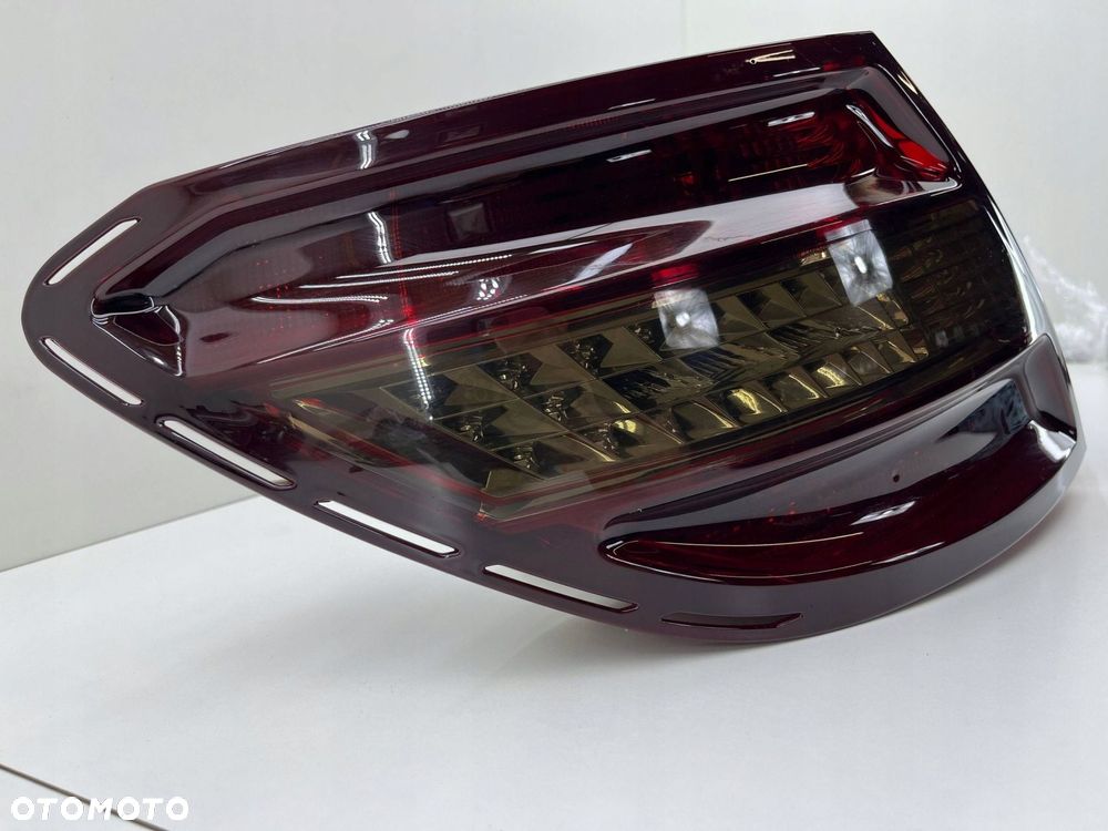 MERCEDES W204 C63 AMG LAMPY TYŁ W BŁOTNIK KOMPLET A2048202064 A2048201964 - 6