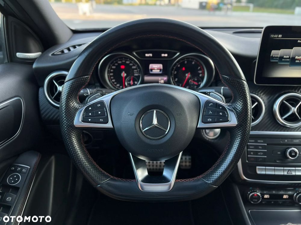 Mercedes-Benz Klasa A 250 4Matic 7G-DCT AMG Line - 11