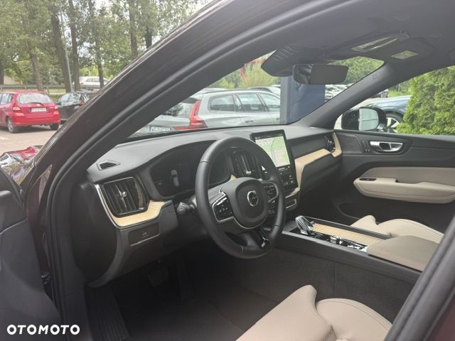 Volvo XC 60 B5 B AWD Plus Dark - 12