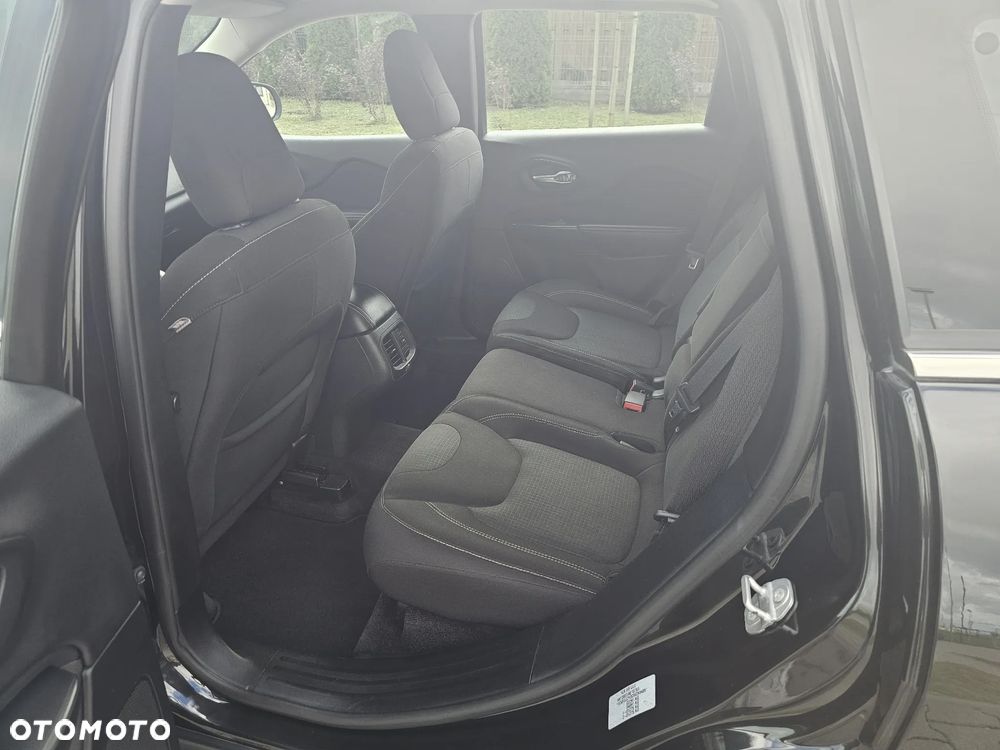 Jeep Cherokee - 18
