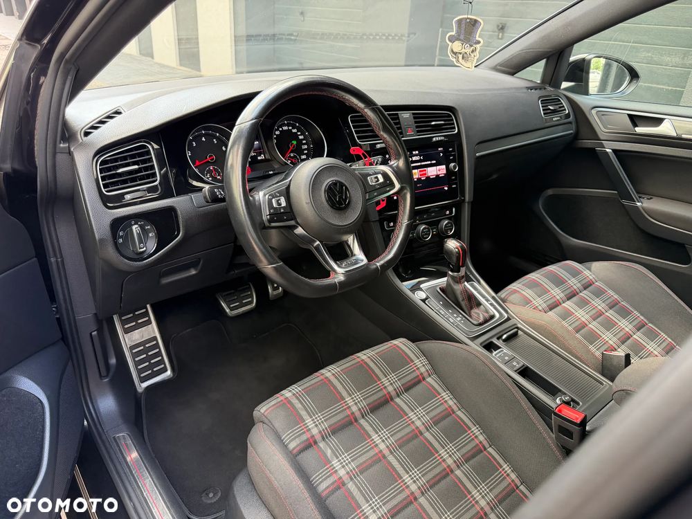 Volkswagen Golf - 31