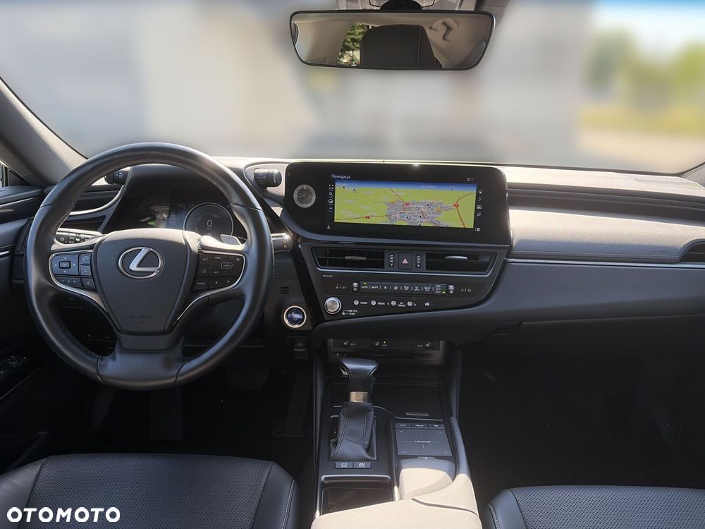 Lexus ES 300h Business Edition - 4