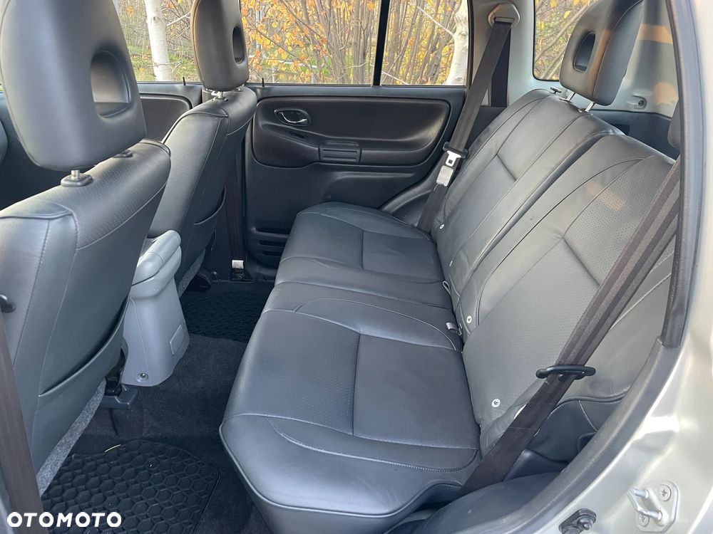 Suzuki Grand Vitara 2.0 - 9