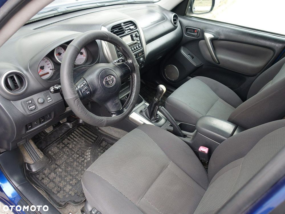 Toyota RAV4 D-4D 4x4 - 12