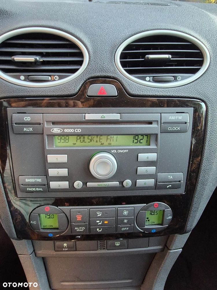 Ford Focus 1.6 16V Ghia - 23
