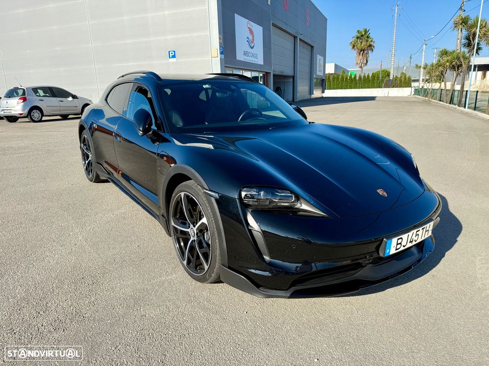 Porsche Taycan Cross Turismo 4 - 5