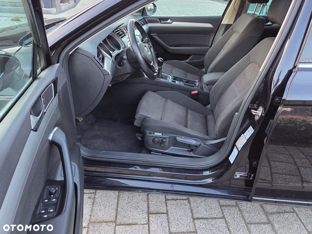 Volkswagen Passat 2.0 TDI SCR (BlueMotion Technology) 4Motion Comfortline - 12