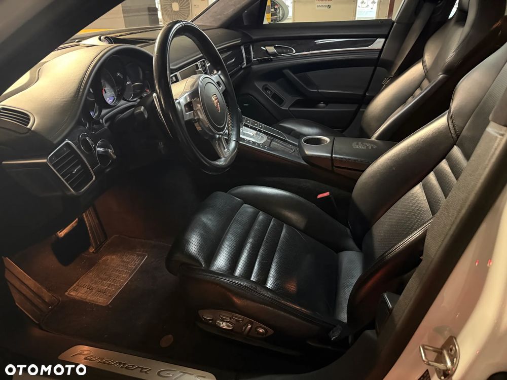 Porsche Panamera GTS PDK - 6