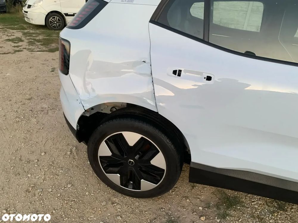 Volvo EX30 Single Motor Extended Range RWD Core - 27