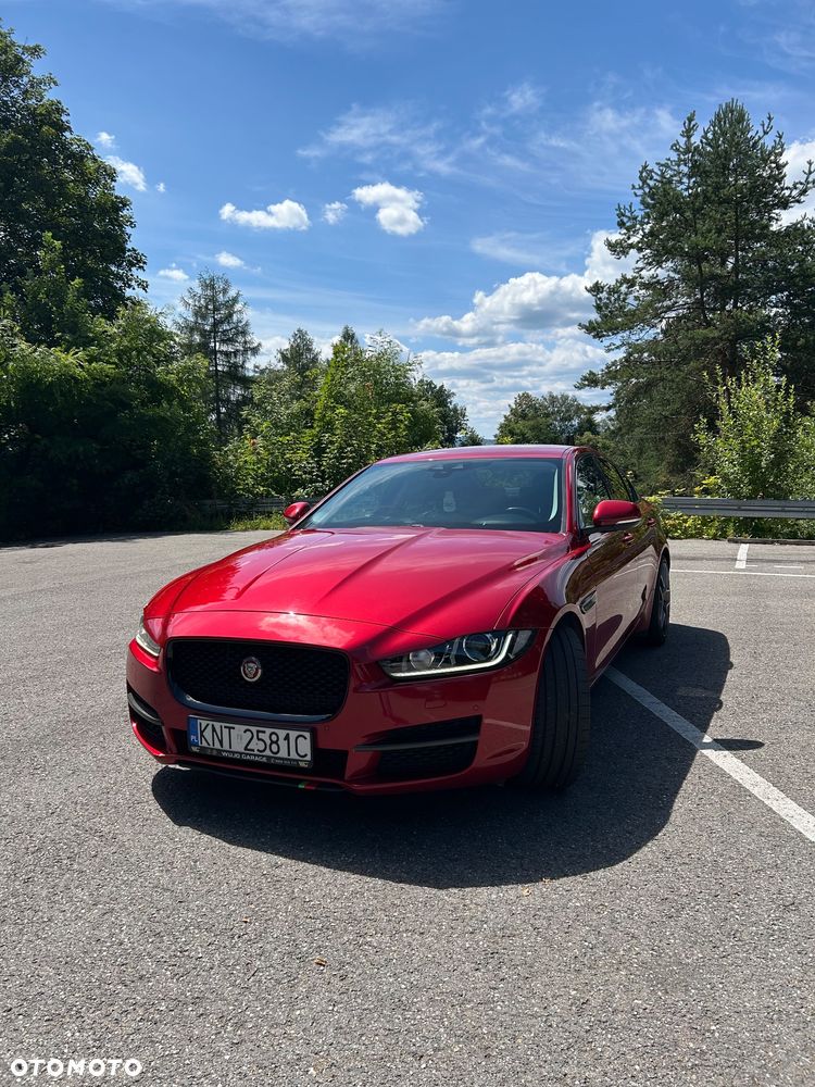 Jaguar XE 2.0 T Portfolio - 1