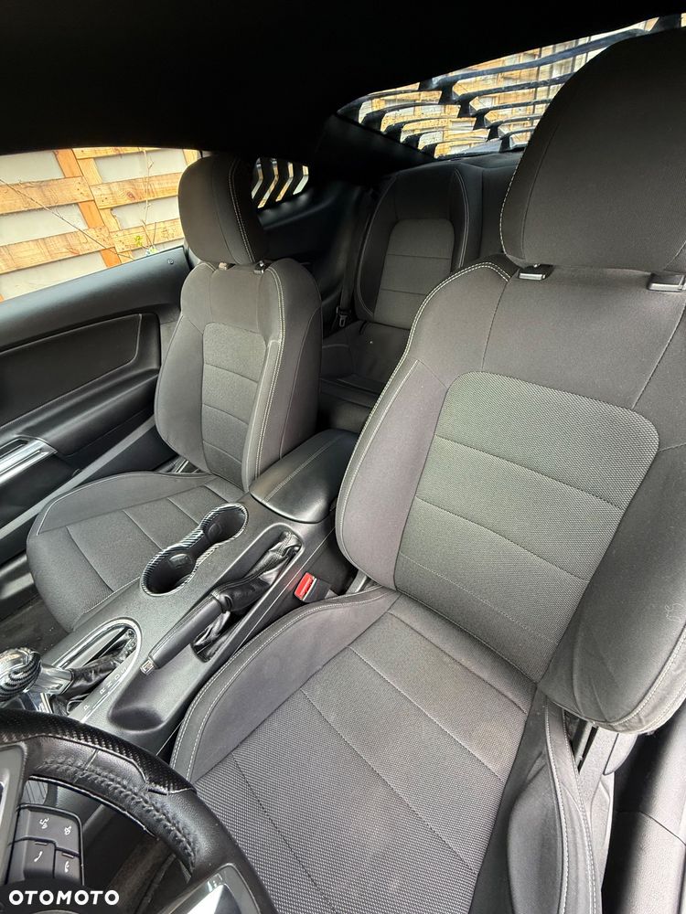 Ford Mustang 3.7 V6 - 8