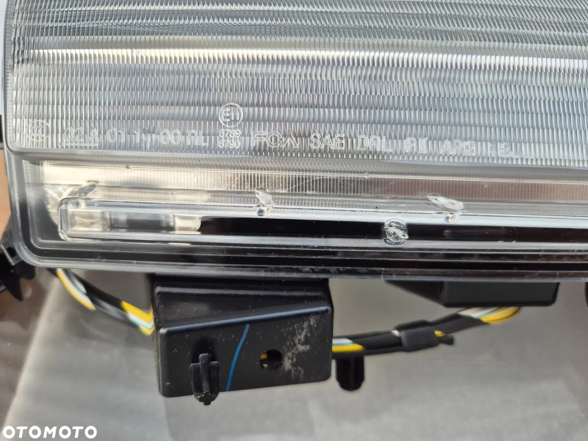 Halogen lampa Led przeciwmgielna prawa Jeep Wrangler JL 55112884AG - 2
