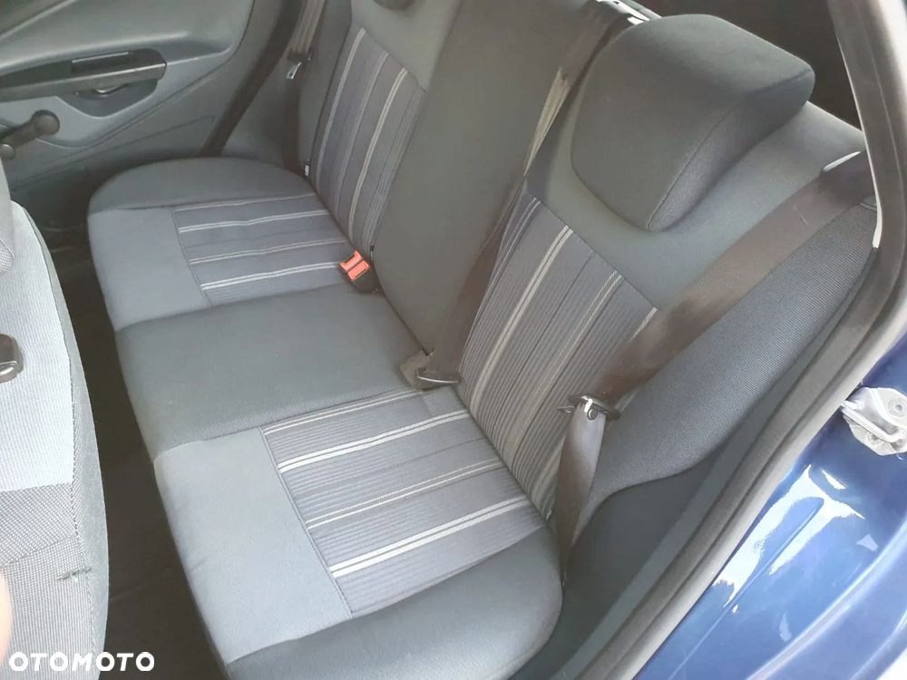 Ford Fiesta 1.25 Ambiente - 31