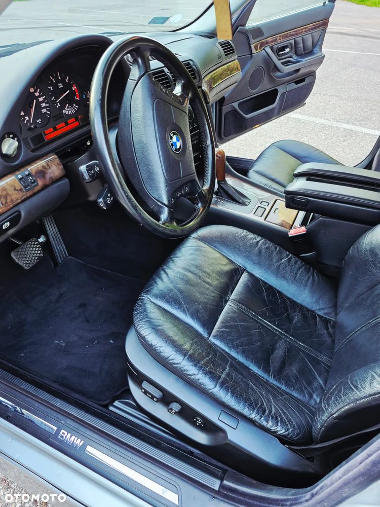 BMW Seria 7 740i - 21