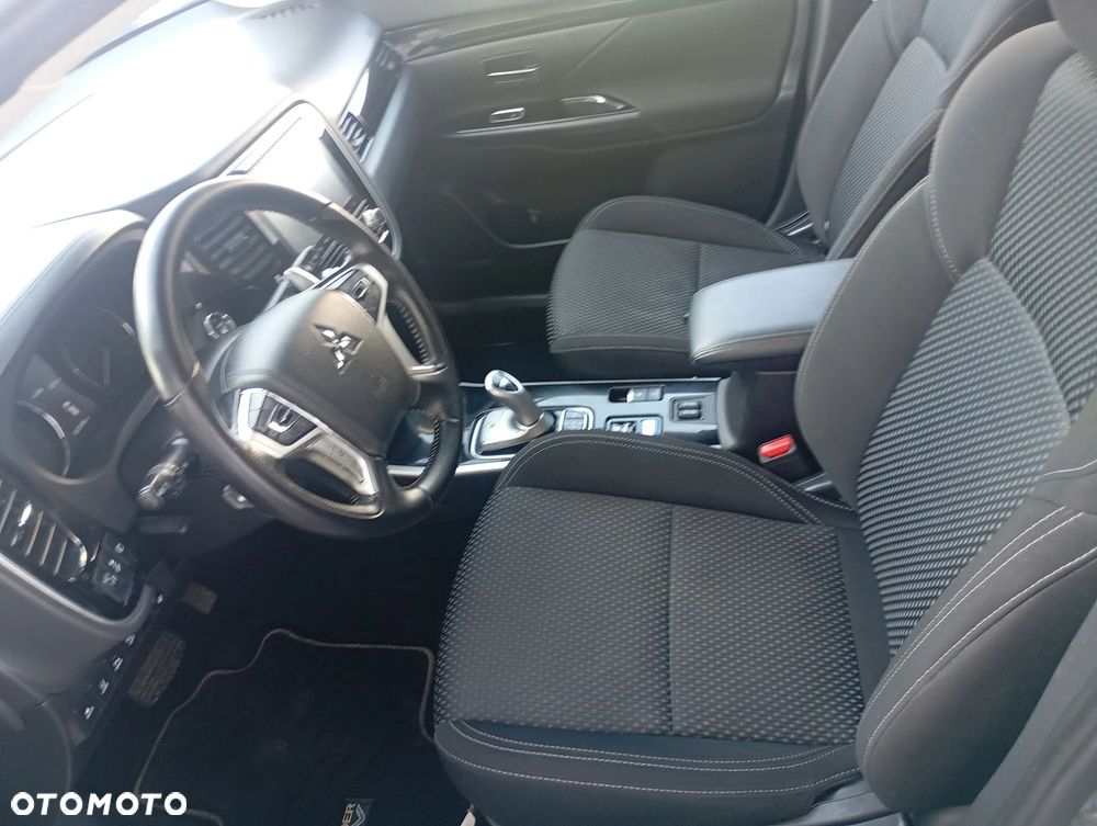 Mitsubishi Outlander - 37
