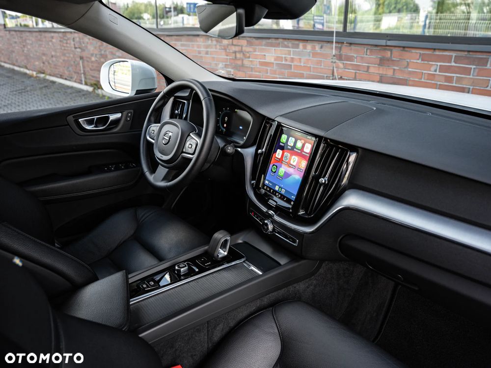 Volvo XC 60 B4 D Geartronic Momentum Pro - 24