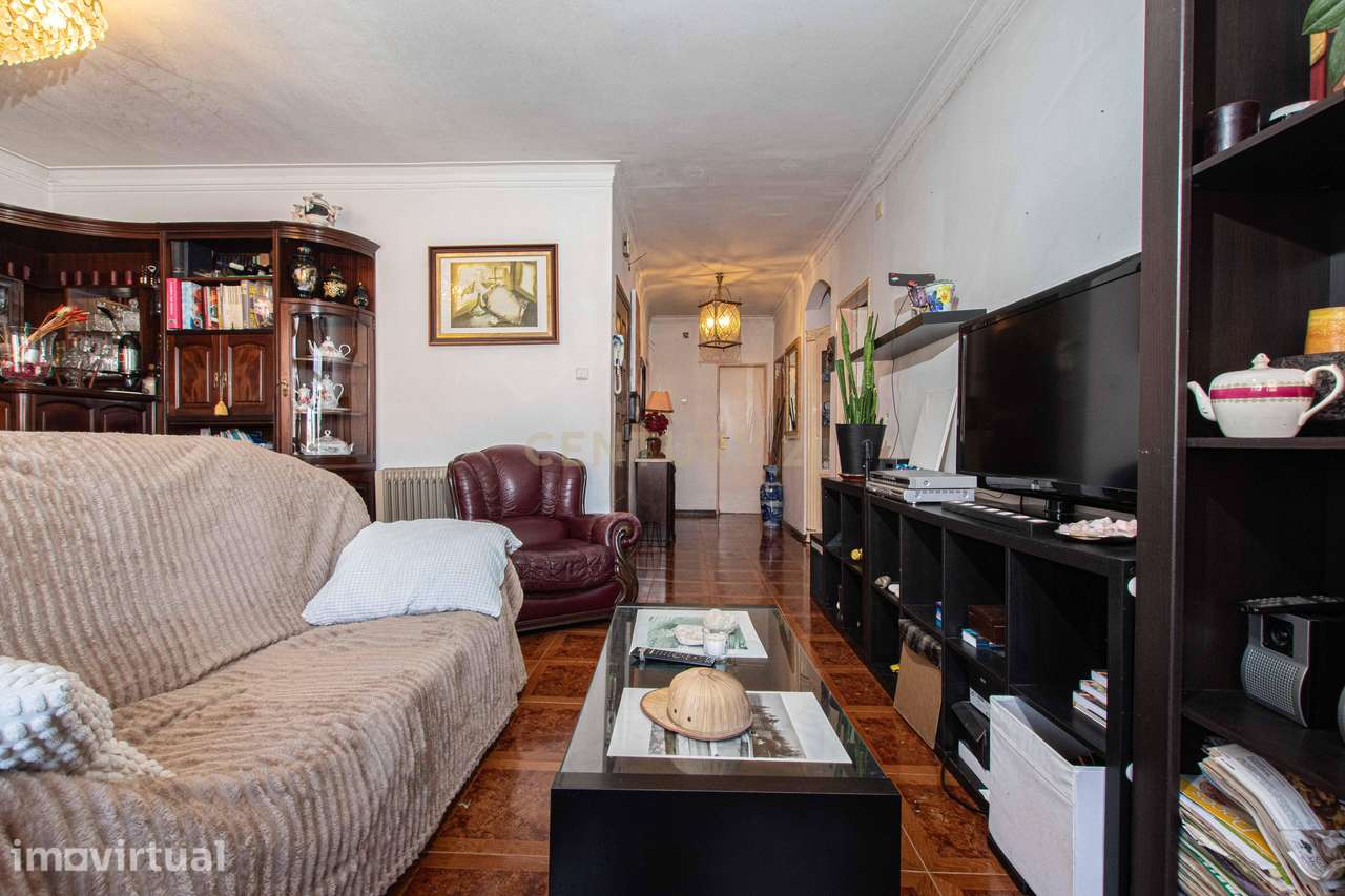 Oportunidade de Investimento | Apartamento T3 convertido em T2 | Oliva - Grande imagem: 5/20