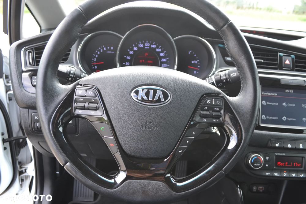 Kia Ceed - 38
