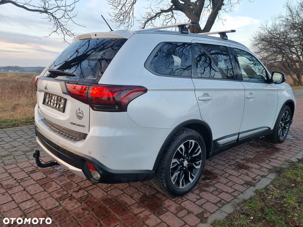 Mitsubishi Outlander 2.2 DI-D Intense + SDA 4WD - 36