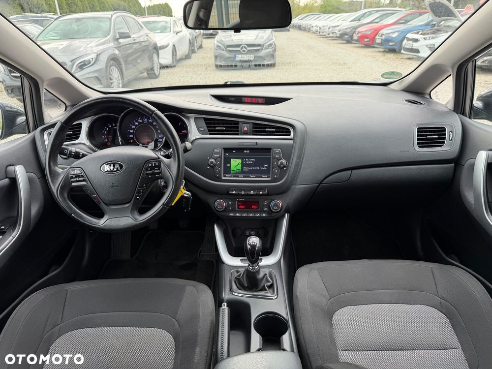 Kia Ceed 1.6 CRDi 136 ISG Dream-Team Edition - 26