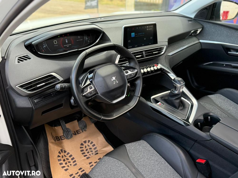 Peugeot 3008 PureTech 130 Stop & Start GPF Allure Pack - 5