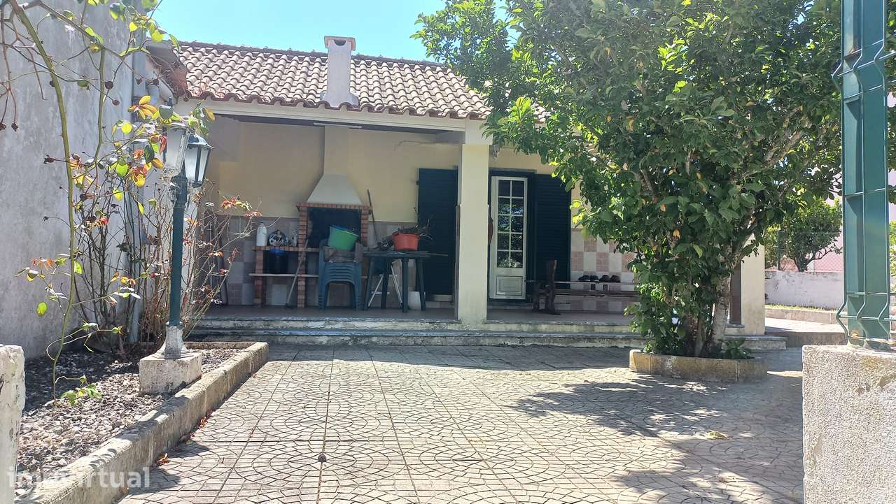 Moradia T2 com Terreno, Garagem/Armazéns e Poço em Rio Maior - Grande imagem: 2/27