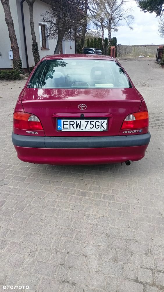 Toyota Avensis - 5