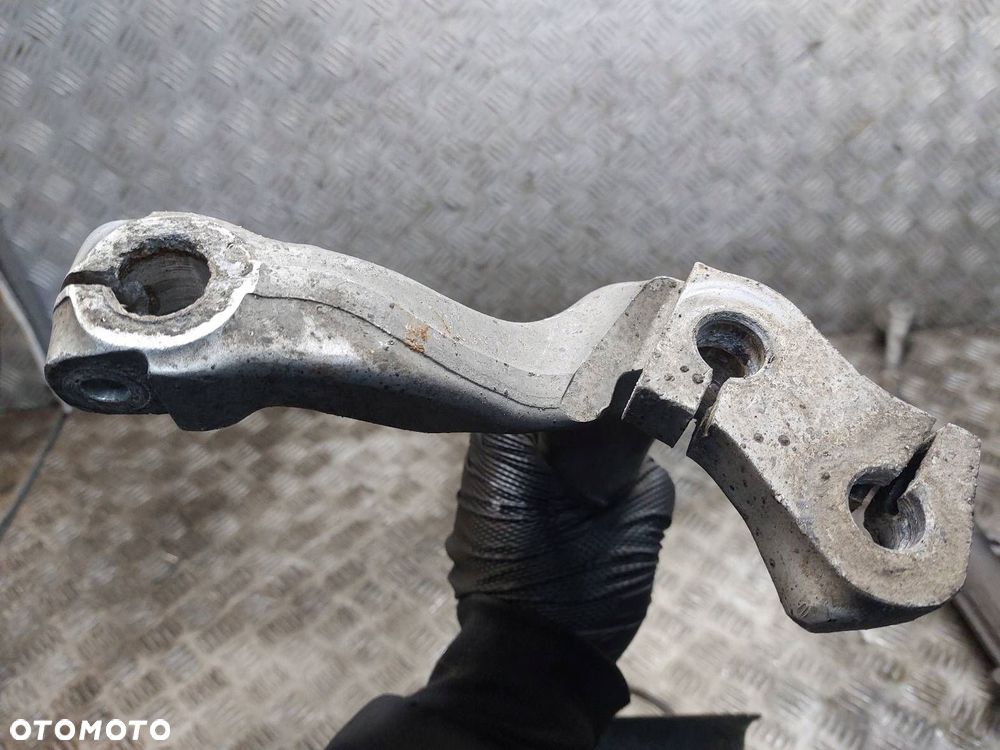 PIASTA ZWROTNICA PRAWY PRZÓD AUDI A8 D3 3.0 TDI - 4