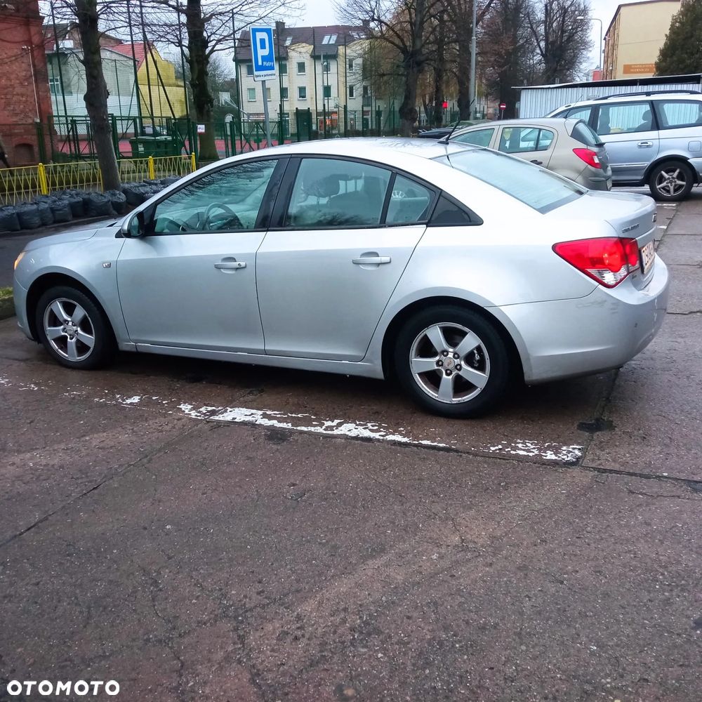 Chevrolet Cruze 1.6 Base - 8