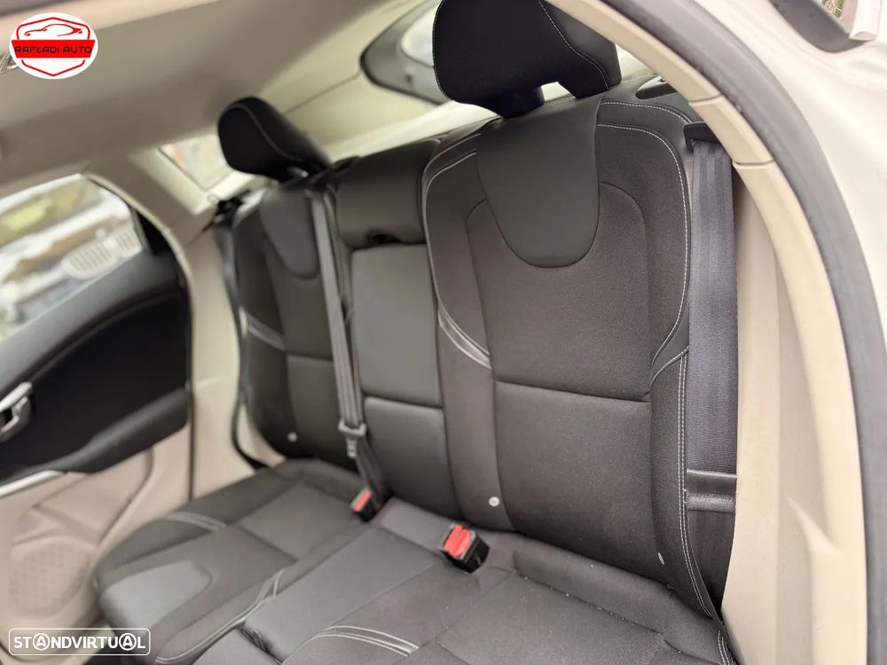 Volvo V40 D2 Momentum - 11