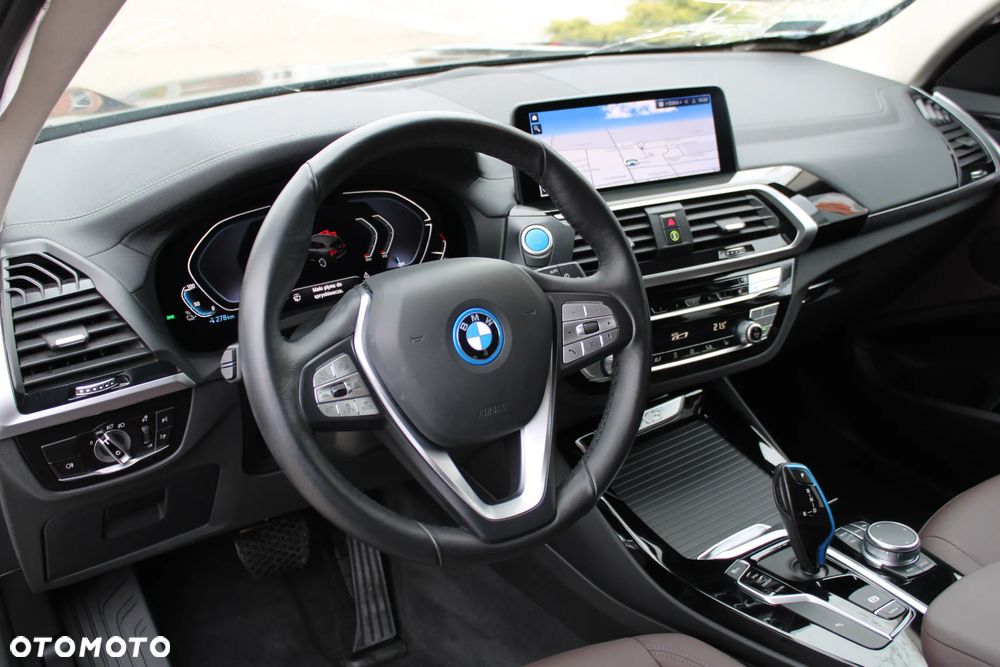 BMW iX3 - 26