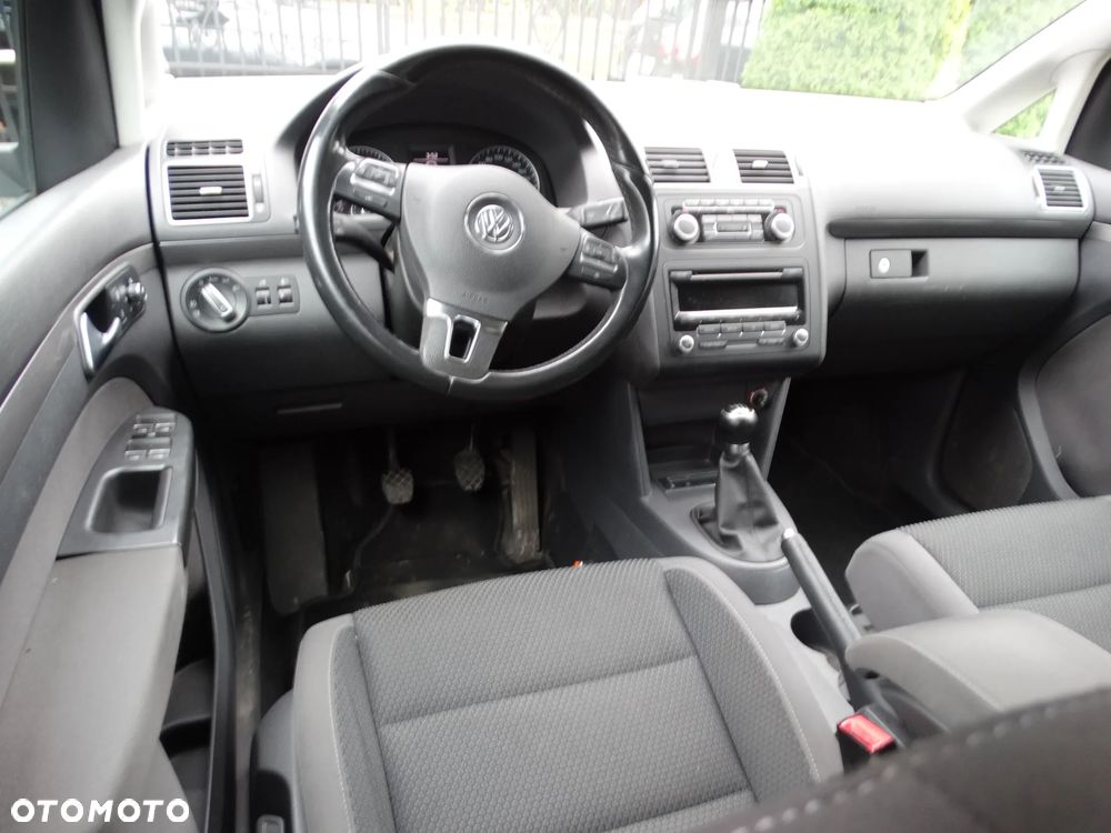 Volkswagen Touran - 10
