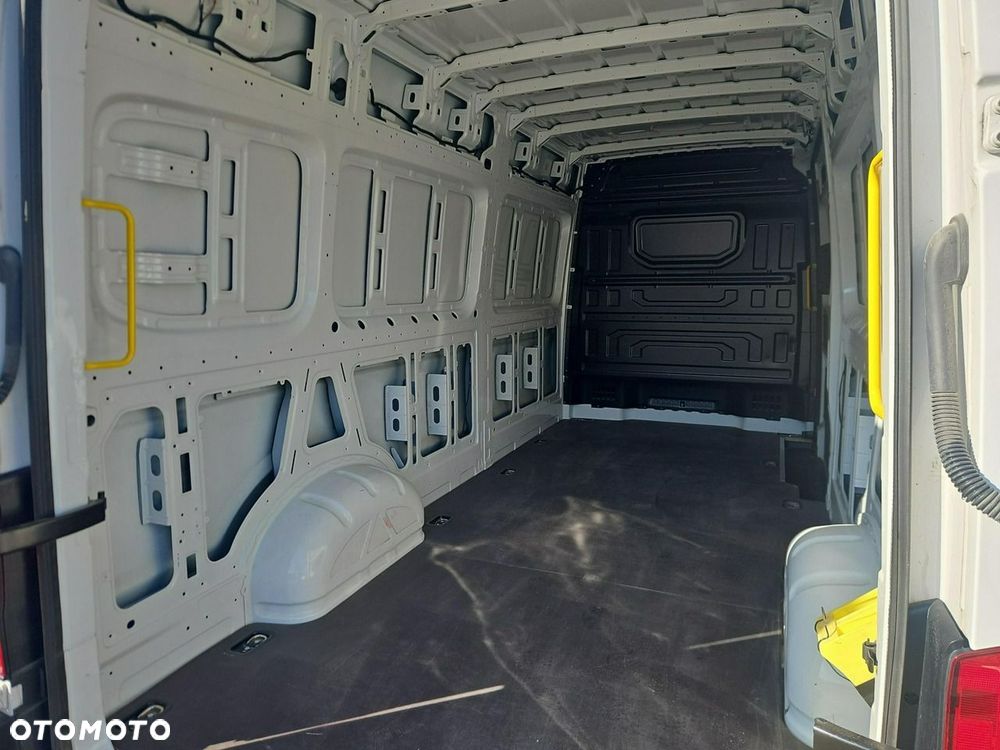 Volkswagen Crafter - 12