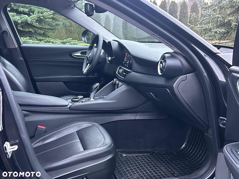 Alfa Romeo Giulia - 14