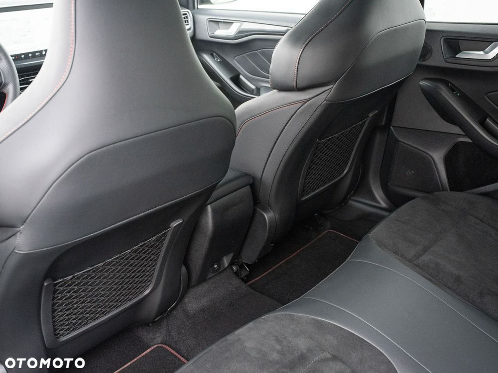 Ford Focus 2.3 EcoBoost ST X - 26