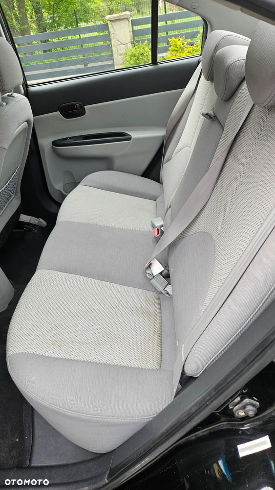 Hyundai Accent - 11