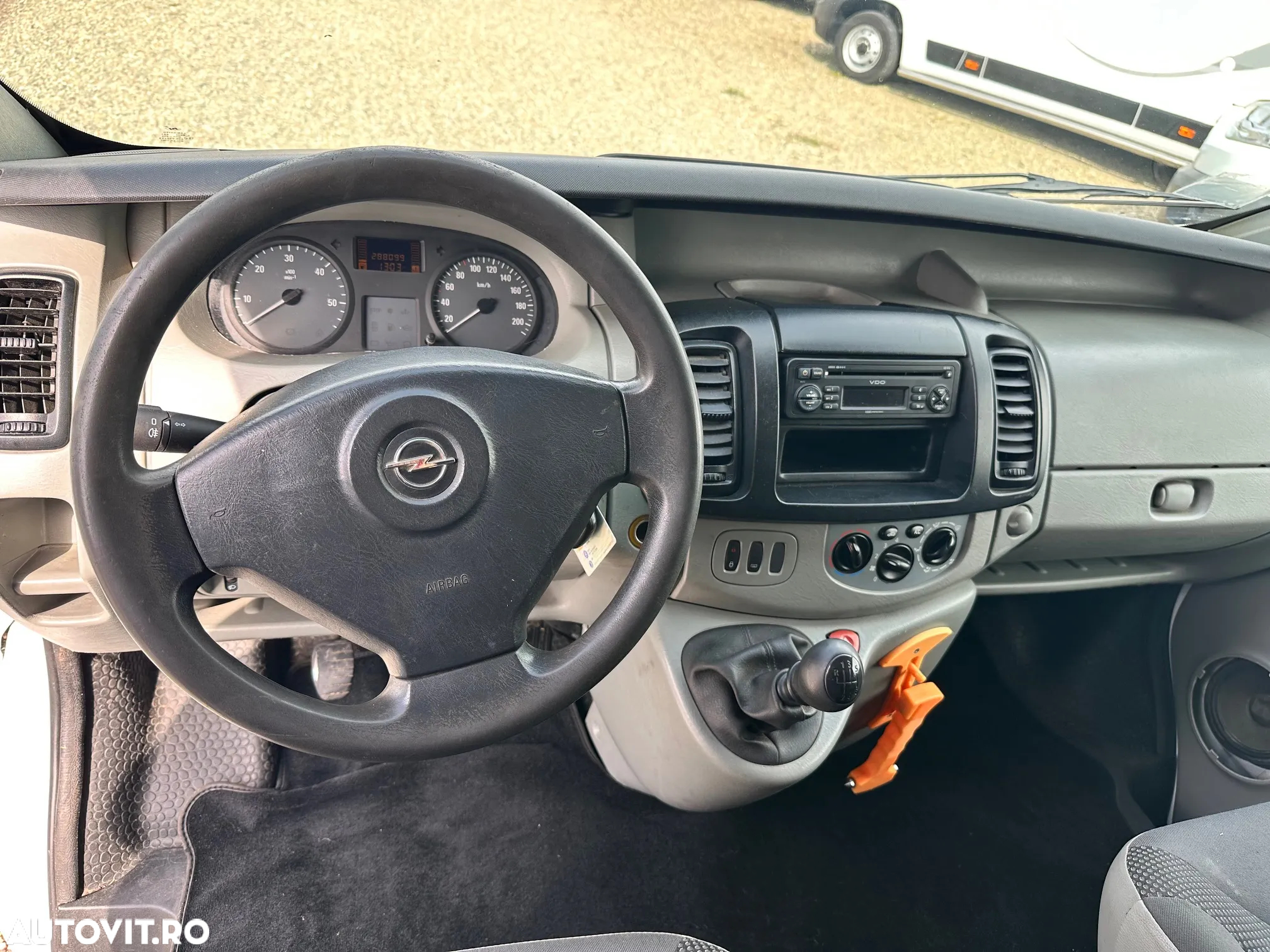 Opel VIVARO - 8