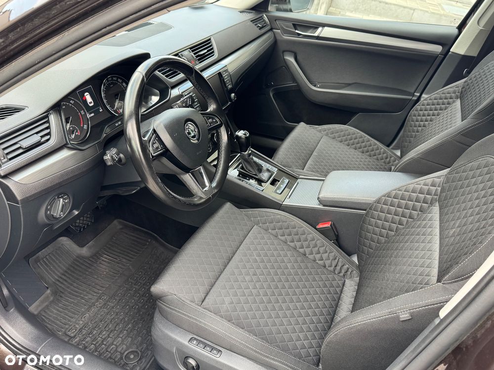 Skoda Superb 2.0 TDI Style DSG - 11