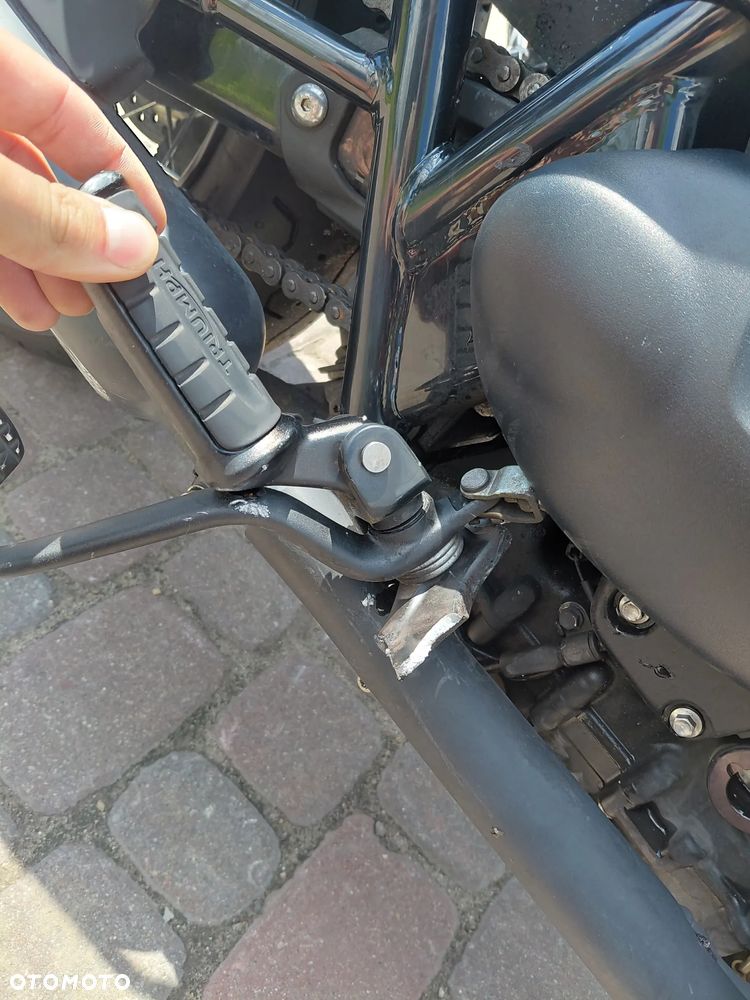 Triumph Bonneville - 12