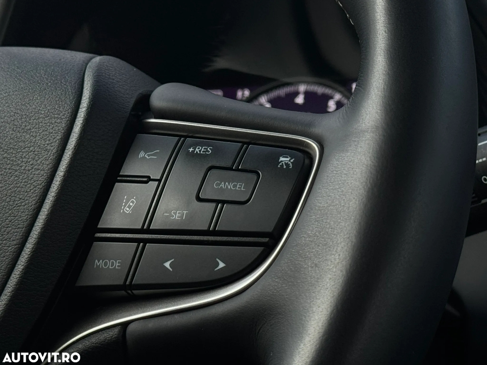 Lexus UX 250h 2.0L HEV 20H- (178 HP) 4X2 CVT Executive - 22