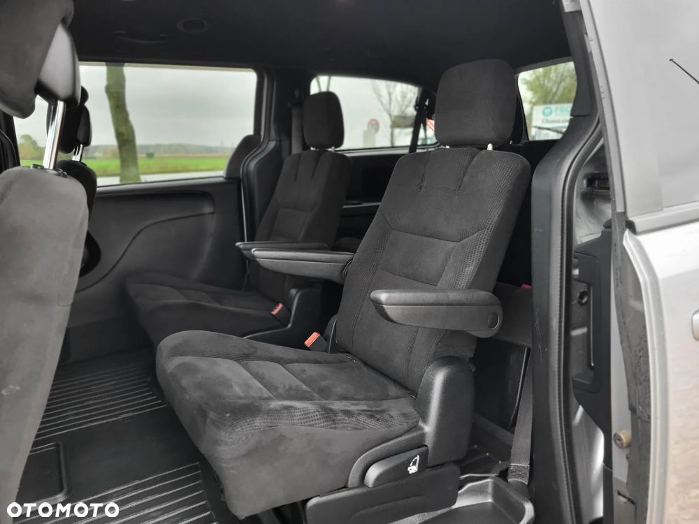 Dodge Grand Caravan - 17